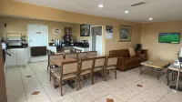 Super 8 by Wyndham Decatur Texas - breakfast