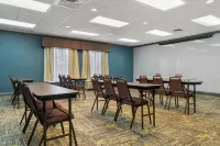 Comfort Inn & Suites Hotels in Luna Pier