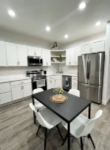 Fully remodeled house for 6 guests in the heart of Midvale