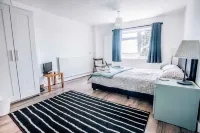 Eastwood Lodge - Homestay
