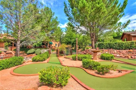 Sedona Pines Resort Отели рядом с достопримечательностью «Хорсин Араунд Адвенчерс Седона»