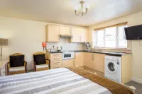 Stratford Studios Hotels in Old Stratford and Drayton