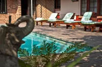 Woodpecker Inn - Pools