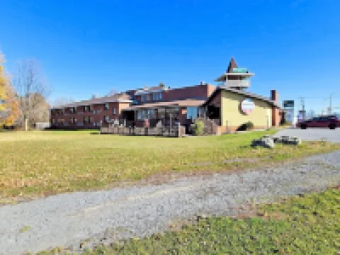 Ramada by Wyndham Arnprior Hotels in Renfrew County