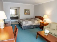 Rideau Heights Inn Hotels near EY Centre