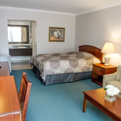 Rideau Heights Inn Hotels near Ottawa International Airport