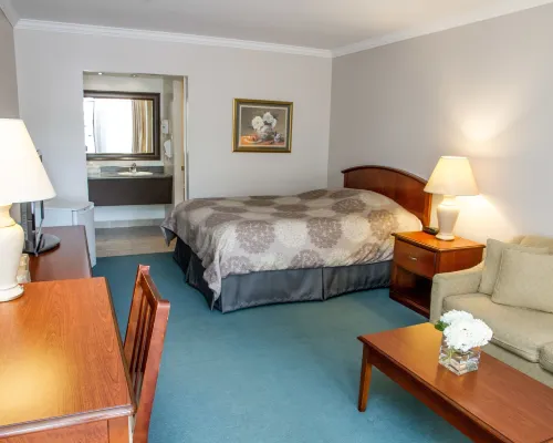 Rideau Heights Inn Hotels near EY Centre