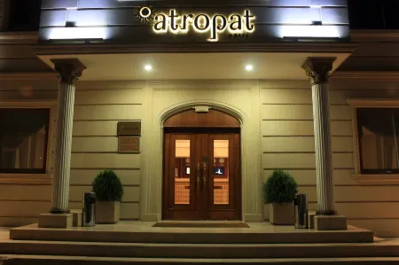 Atropat Old City Hotel Отели рядом с достопримечательностью «Площадь Фонтанов»