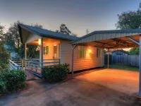PepperTree Cabins, Kingaroy Hotels in Kingaroy