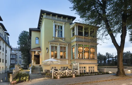 茵普萊思雅酒店