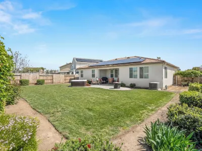 Spacious Home with new Hot tub I Fire pit I BBQ Hotels near Clovis Botanical Garden