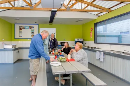 Big4 Ingenia Holidays Phillip Island Отели рядом с достопримечательностью «Джордж Басс Костал Уолк»