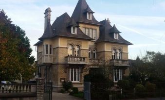 Le Castel Guesthouse