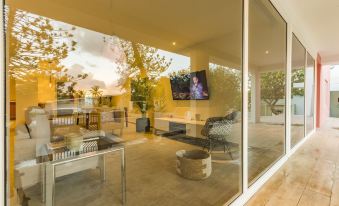 Boca Catalina Modern Villa