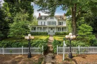 Love Lane Bed & Breakfast Hotels in Lake Junaluska