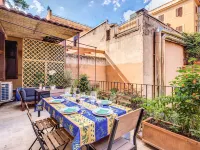 Tritone Top House Hotels near Trevi