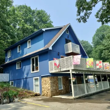 Lil Black Bear Inn