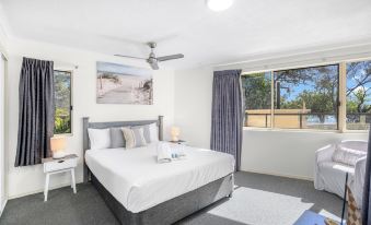 Alexander Beachfront Apartments
