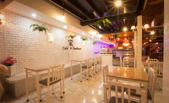 The History Cafe' & Guesthouse