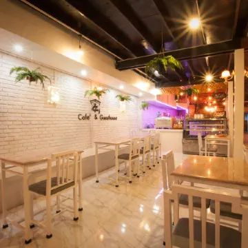 The History Cafe' & Guesthouse