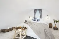 Pnoi Luxury Suites - Condos