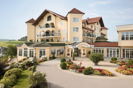 Wellness- & Sporthotel Jagdhof Отели в г. Маут