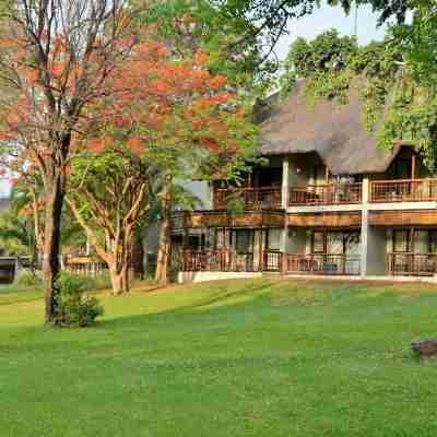 Cresta Mowana Safari Resort & Spa Hotel Exterior