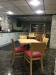 Super 8 by Wyndham Red Deer - breakfast