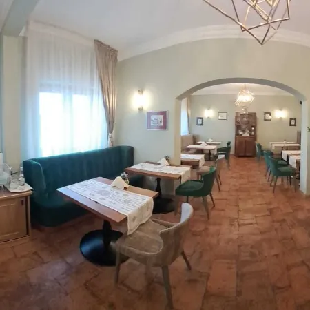Pensiunea Casa Cranta Отели рядом с достопримечательностью «Центр города»