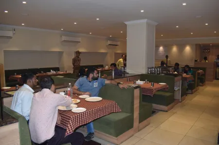 Hotel Panchavati Yatri Отели рядом с достопримечательностью «RD CIRCLE»