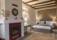AlmondHouse Suites with Fireplace - Adults Only Hotels near Arachova Viewpoint
