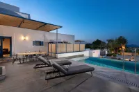 Kalathos Square Luxury Suites - Villas