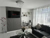 Modern 3-bed Hideaway Near Westgate With Parking - Homestays