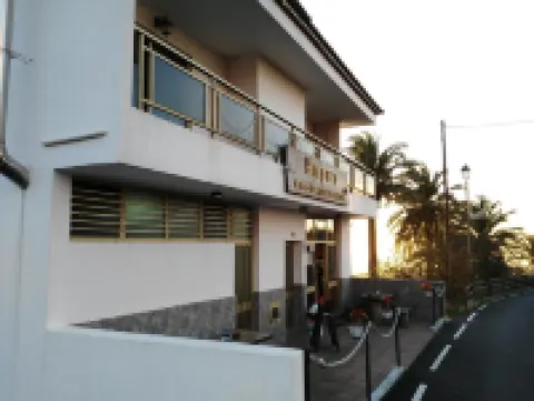 ペンション アンパロ ラス アヤス