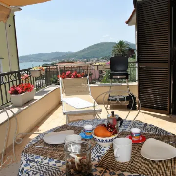 Dinky Home Air-Conditioned Penthouse with Sea View Terrace