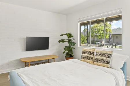 Lovely 1-Bedroom Condo in Biltmore - Parking