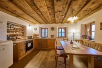 Waldharmonie Chalet & Apartments Hotel di 