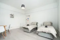 Cosy fully equipped Studio 1, close to University