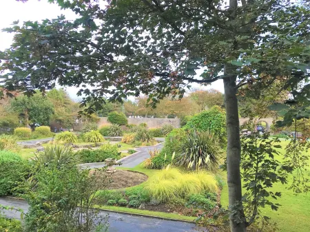 Seaside Cottage with Parking