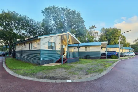 RAC Busselton Holiday Park Отели рядом с достопримечательностью «Залив Джограф»