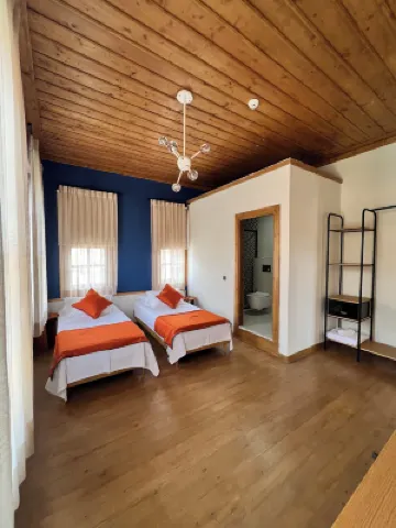 オールディーズ オテル ローマン・ハーバー周辺のホテル