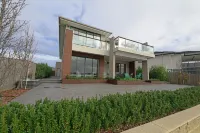 Luxury Waterfront SpaciousHouse Lakeview Hotels near Kmart Sanctuary Lakes