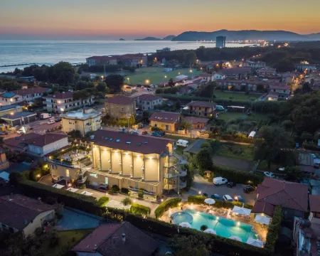 ホテル ヴィラ ティジアナ マッサのホテル