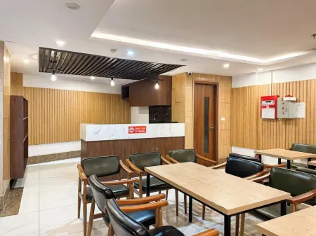 A25 Hotel - 21 Le Duc Tho Отели рядом с достопримечательностью «Hanoi University of Natural Resources and Environment»