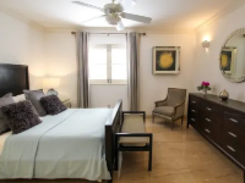 Beachfront Luxury Modern 2-Bed Apt with Pool by BSL Rentals Hoteles en Durants