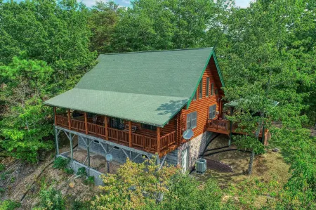 Mountain View - 2 Bedrooms, 2 Baths, Sleeps 6 Cabin by RedAwning