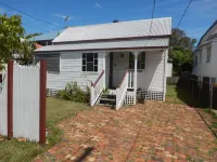 Charming, Private 3-Bedroom Cottage by the Bay Hotels in Manly