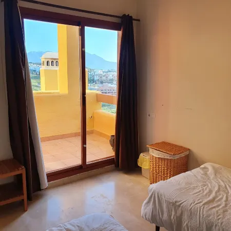 3 Bed Penthouse - Sleeps 8 - Pool - Sea View
