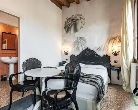 HOTIDAY Room Collection - Dolo Hotéis em Dolo