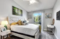 New 3bedroom,2 Bath condo with water view, walking to the beach Hotels in Hallandale Beach